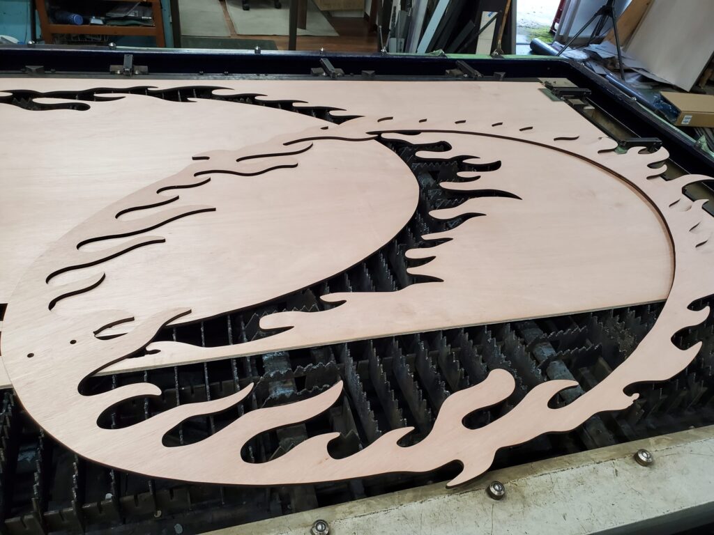 ラワン合板　レーザー切断