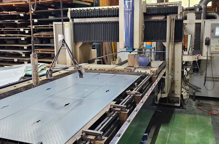 CO2レーザー加工機